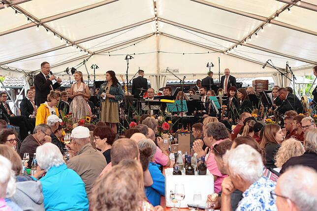 Bild 8: So stimmungsvoll endet das Reichenauer Wein-und Fischerfest 2025