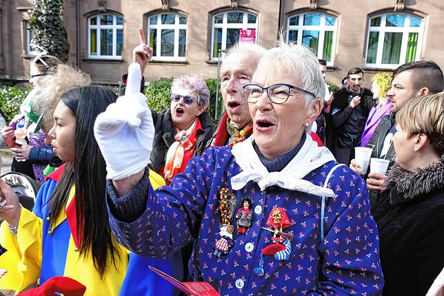 Bild 8: Bilder vom großen Fasnet Samschdig-Umzug der Poppele-Zunft (2)