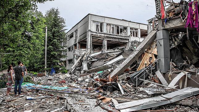 Eine zerstörte Grundschule in der Nähe des Bezirks Saltiwka, die von russischen Truppen beschossen wurde.