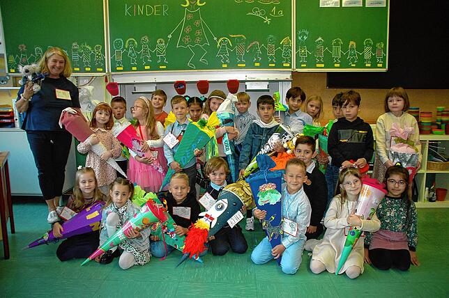 Die Klasse 1a der Bruderhofschule Singen mit ihrer Klassenlehrerin Beatrix Moser.