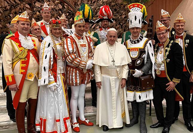 Im Januar 2019 waren Kölner Karnevalisten auf Audienz bei Papst Franziskus. Ob es ähnlich lustig und ausgelassen zugeht, wenn Christoph ...