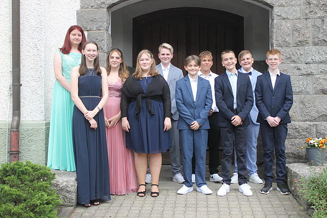 Zehn Jugendliche haben ihre Konfirmation in der evangelischen Versöhnungskirche in Laufenburg gefeiert.