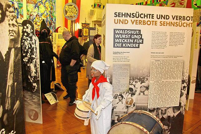 Die Ausstellung gibt einen Einblick in die Geschichte der Fasnacht bis zurück in die schwierigen 1920er Jahre.
