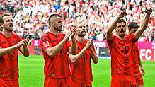 Münchens Harry Kane, Eric Dier, Konrad Laimer und Thomas Müller bedanken sich bei den Fans.