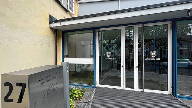 Am Konstanzer Landgericht wird am 12. September 2023 unter anderem wegen Vergewaltigung verhandelt. Der Angeklagte streitet alles ab.