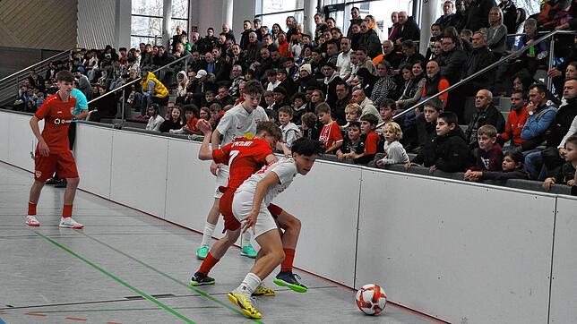 Spannenden und attraktiven Fußball sahen die Zuschauer beim 12. Internationalen Turnier um den Eichberg Cup in Blumberg für C-Junioren. ...