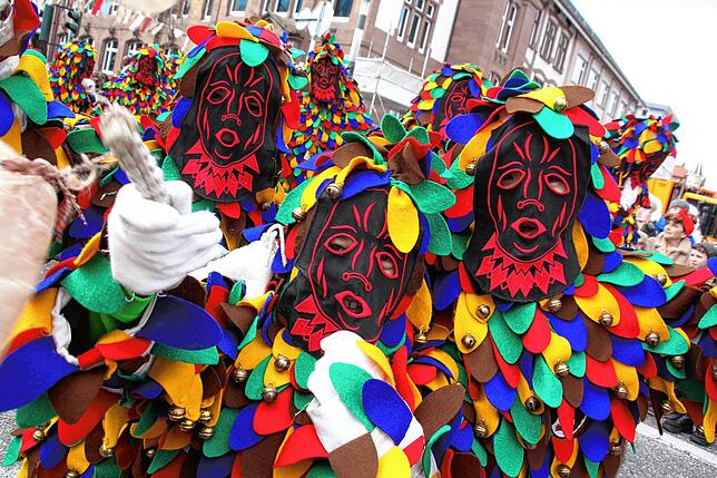 Bild 37: Sonne für die Narren: Großer Fasnet-Umzug begeistert in Singen!