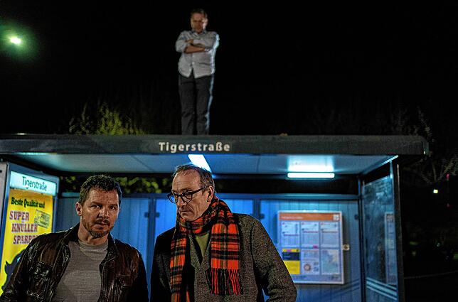 Sebastian Bootz (Felix Klare, l) und Daniel Vogt (Jürgen Hartmann) fragen sich, wohin ihr Betreuungsfall jetzt schon wieder verschwunden ...