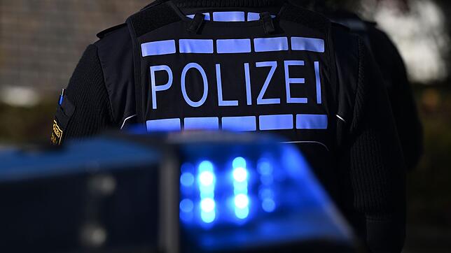 Ein Autofahrer wollte sich auf der A5 einer Polizeikontrolle entziehen. (Symbolbild)