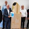 Anna-Maria Merz (Wirtschaftsförderin) (von links), Bürgermeister Arne Zwick, Michael Pawellek (Geschäftspartner Firma Eltroplan), ...