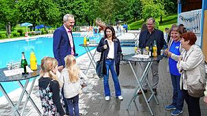 Mit Brigachtals Bürgermeister Michael Schmitt freuten sich auch die Bundestagsabgeordnete Derya Türk-Nachbaur, Oberbürgermeister Jürgen ...