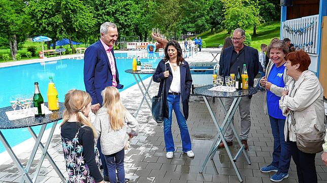 Mit Brigachtals Bürgermeister Michael Schmitt freuten sich auch die Bundestagsabgeordnete Derya Türk-Nachbaur, Oberbürgermeister Jürgen ...