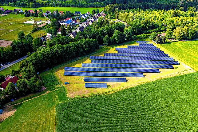Jochen Hauser&lsquo;s Phtovoltaik-Anlage in VS-Zollhaus, direkt hinter der Bahnlinie.
