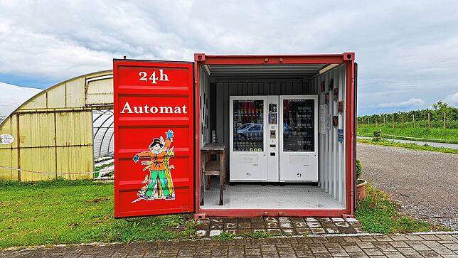 Nicht nur im Hofladen der Pfleghaars werden die Erdbeeren verkauft. Auch am 24-Stunden-Automaten auf dem Parkplatz hat die Saison ...