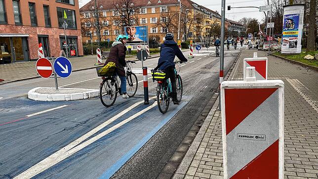 So sieht es aus, wenn das Teil steht: Radfahrer dürfen durch, Autofahrer nicht.