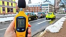 Eine kleine Testmessung zeigt: Drei gerade zum Stehen kommende Autos in der Bickenstraße in Villingen ergeben, inklusive Umgebungslärm, ...