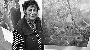 Marianne Papenfuß schließt sich 2011 dem Kunstkreis Hüfingen an. Das Bild zeigt sie 2019 mit einem ihrer bunten Naturbildern. Im Alter ...