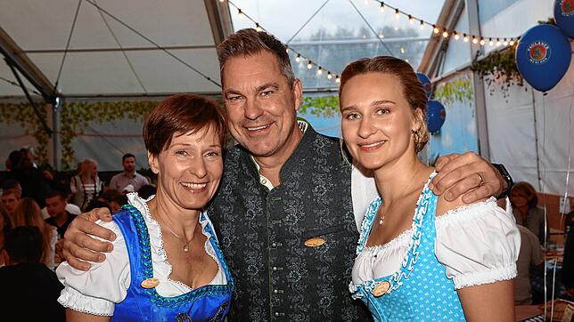 Bild 6: Fassanstich beim Deutsch-Schweizer Oktoberfest