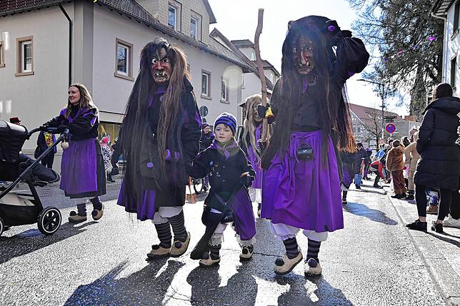 Bild 29: St. Georgen feiert Fasnacht: Kinderumzug mit Elfen, Piraten & Schneemännern – die besten Fotos!