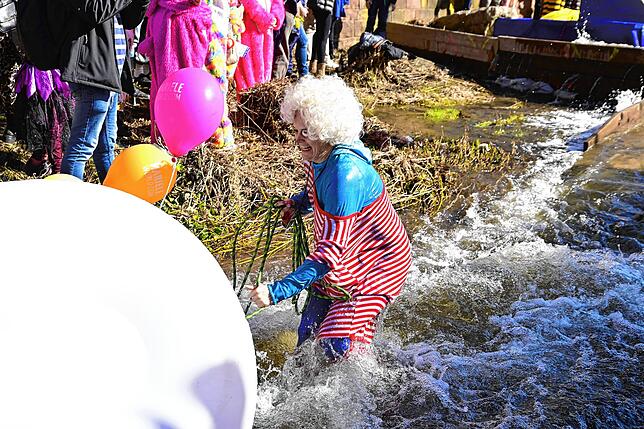 Bild 5: Die besten Bilder der Schramberger Bachnafahrt am Rosenmontag