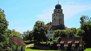 Auf Schloss Hohenlupfen in Stühlingen findet am Freitag, 13. Juni, um 19 Uhr ein Comedy-Abend mit Drei-Gänge-Menü statt. Fotos: Heidi ...