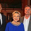 Pestalozzi Geschäftsführer Bernd Löhle (links) freut sich über die Ehrengäste Marie-Luise Marjan und Sozialminister Manne Lucha.