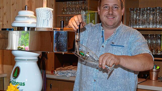 Im &bdquo;Kranz&ldquo; in Burgberg wird wieder Bier ausgeschenkt. Inhaber Florian Patsch wird aber als gelernter Koch vorwiegend in der ...