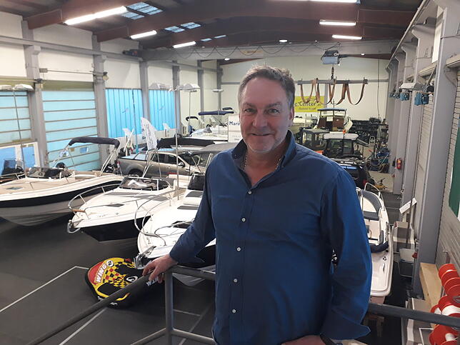 Udo Havixbeck vom Marine-Center Diebold in Dettingen steht vor den Booten der Ausstellung. Wer hier ein Boot kauft, hat gute Chancen auf ...