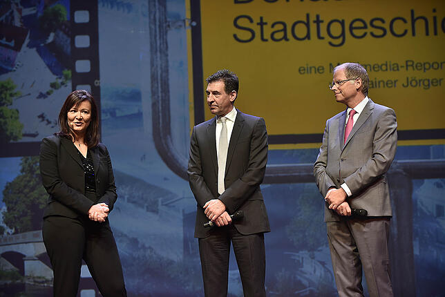 Die Donaueschinger SÜDKURIER-Redaktionsleiterin Stephanie Jakober (von links), Oberbürgermeister Erik Pauly und Arendt Gruben, ...