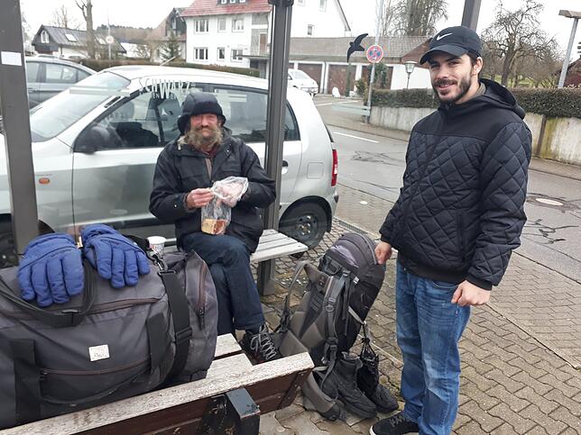 Im Winter 2017 brachte Burhan Sadiku (rechts) dem Obdachlosen Werner Husemann Kekse und Tee, heute macht er sich selbst Sorgen um sein ...