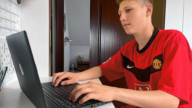 Der Ukrainer Daniil kennt das Konzept des Fernlernens. Er ist Teil der neuen Klasse an den Gewerblichen Schulen.