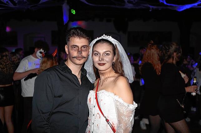 Bild 19: Schaurig-schöne Partystimmung mit Kürbis und Zombies
