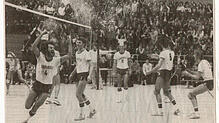 1981: Der Jubel kannte keine Grenzen. 700 von 800 Zuschauer &ndash; alles Fans vom Bodensee &ndash; verwandelten die Halle des USC ...