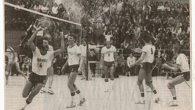 1981: Der Jubel kannte keine Grenzen. 700 von 800 Zuschauer &ndash; alles Fans vom Bodensee &ndash; verwandelten die Halle des USC ...
