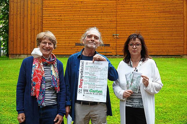 Ursula Biebinger, Götz Knieß und Andrea Hermann (von links) freuen sich über eine wenn auch abgespeckte Version des Burgspektakels. ...