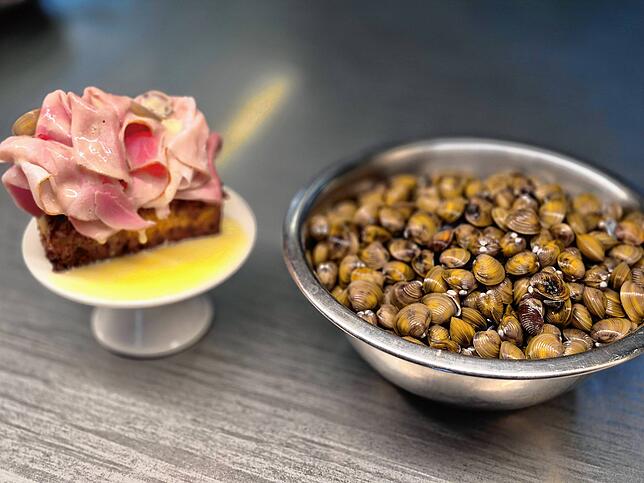 Grob geschätzt werden pro Schnitte rund 150 Gramm Muscheln verwertet, sagt Stöckle.
