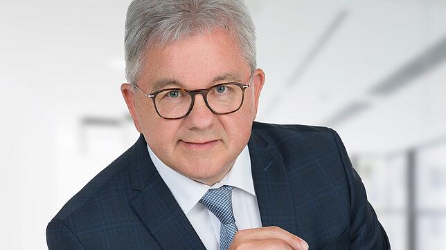 Guido Wolf, Landesminister für Justiz, Europa und Tourismus, besucht Bad Säckingen und bringt Geld mit.