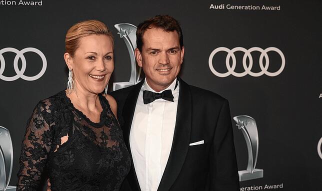 Immer noch gern auf dem roten Teppich: Bettina Wulff im Dezember 2019 mit dem neuen Mann an ihrer Seite, Jan-Henrik Behnken.