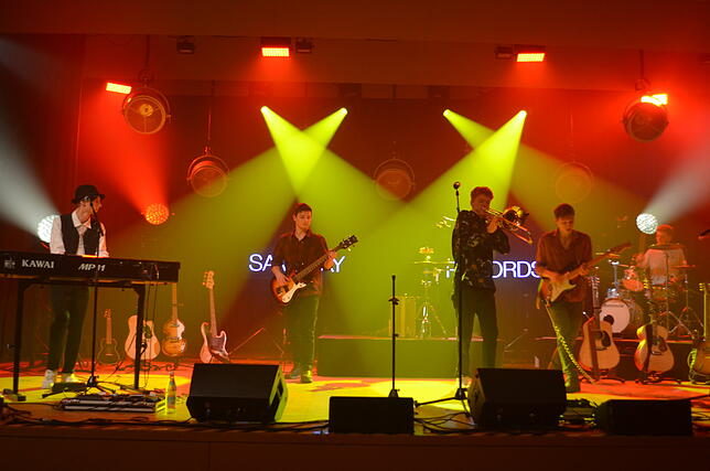 Als Vorband spielten The Roadjacks aus Mülheim, die sich im Online-Voting gegen zwei andere Bands durchgesetzt hatten.