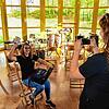 Klopapier in der Hauptrolle. Lisa Reuter steuert einen Beitrag zur Klopapierchallenge der Stadtmusik St. Georgen bei. Ihre ...