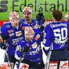Jubel bei den Wild Wings: Soeben hat Tylor Spink (vorn) den Treffer zum 3:0 erzielt. Bild: Roger Müller