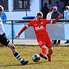 Geisingens Mario Köhler (rechts) im Duell mit dem Grafenhausener Tobias Lutz. Der SV Geisingen gewann das Bezirksliga-Duell gegen die ...