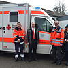 Rettungssanitäter Manuel Frost, Frank Mattes, Ortsvorsitzender des DRK Wehr-Öflingen, Peter Hofmeister, Vorsitzender des ...