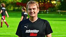Hört auf: Tobias Schneider gibt im Sommer nach fünf Jahren Tätigkeit sein Amt als Trainer der Verbandsliga-Fußballerinnen des FC ...