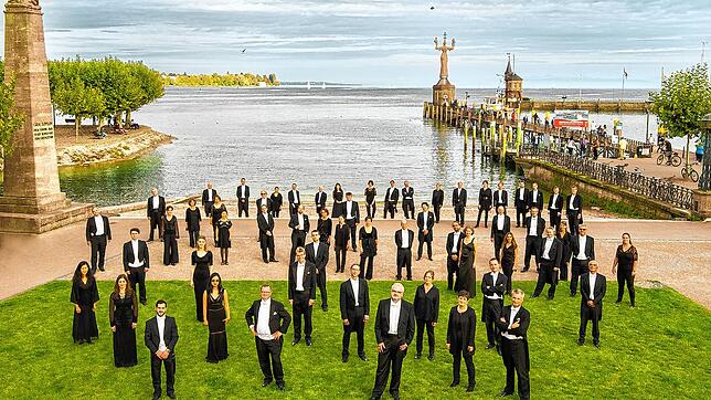 Sie machen ihre Arbeit unverdrossen und als gäbe es das Getöse hinter den Kulissen nicht: Die Musiker der Südwestdeutschen Philharmonie ...