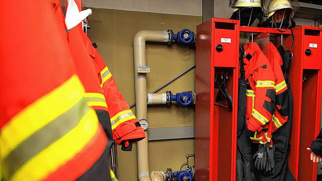 Auch die Feuerwehr will gut gekleidet sein. Dabei geht es allerdings weniger um das Optische, als vielmehr um die Sicherheit der ...