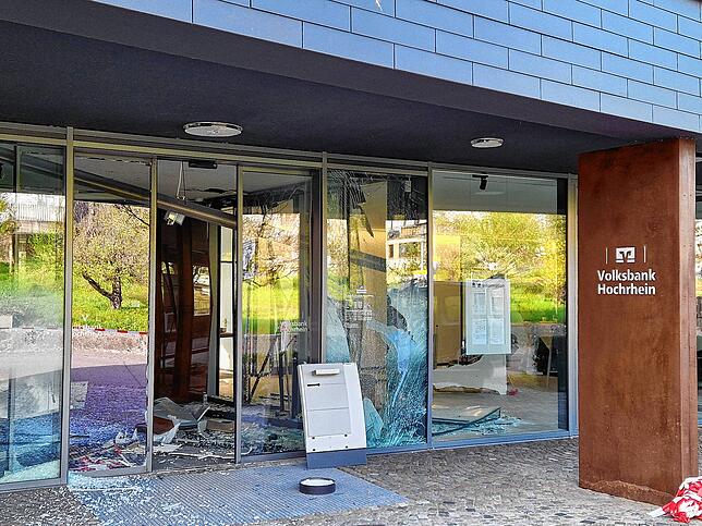 Bild 4: Sprengung der Filiale der Volksbank Hochrhein in Albbruck: Erdrückende Bilder vom Tatort