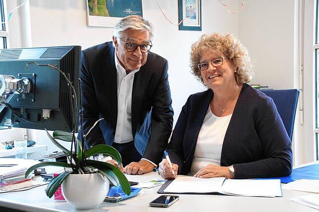 Viel Organisation im Hintergrund: Vorsitzender Helmut Villinger und Geschäftsführerin Sabine Wegmann beim Besprechen der Einsatzpläne, ...