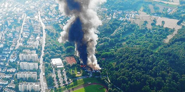 Bild 6: Vor fünf Jahren brannte das Schwaketenbad nieder. Diese Bilder werden viele Konstanzer niemals vergessen.