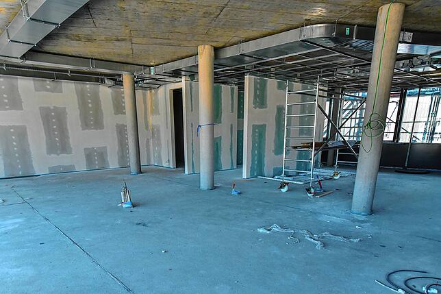 Noch ist der Innenausbau nicht fertig. Aber hier soll eine Bäckerei mit Tagescafé einziehen.